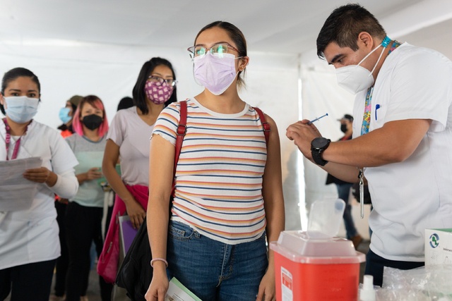 vacunación a menores. Foto Pablo Ramos / La Jornada